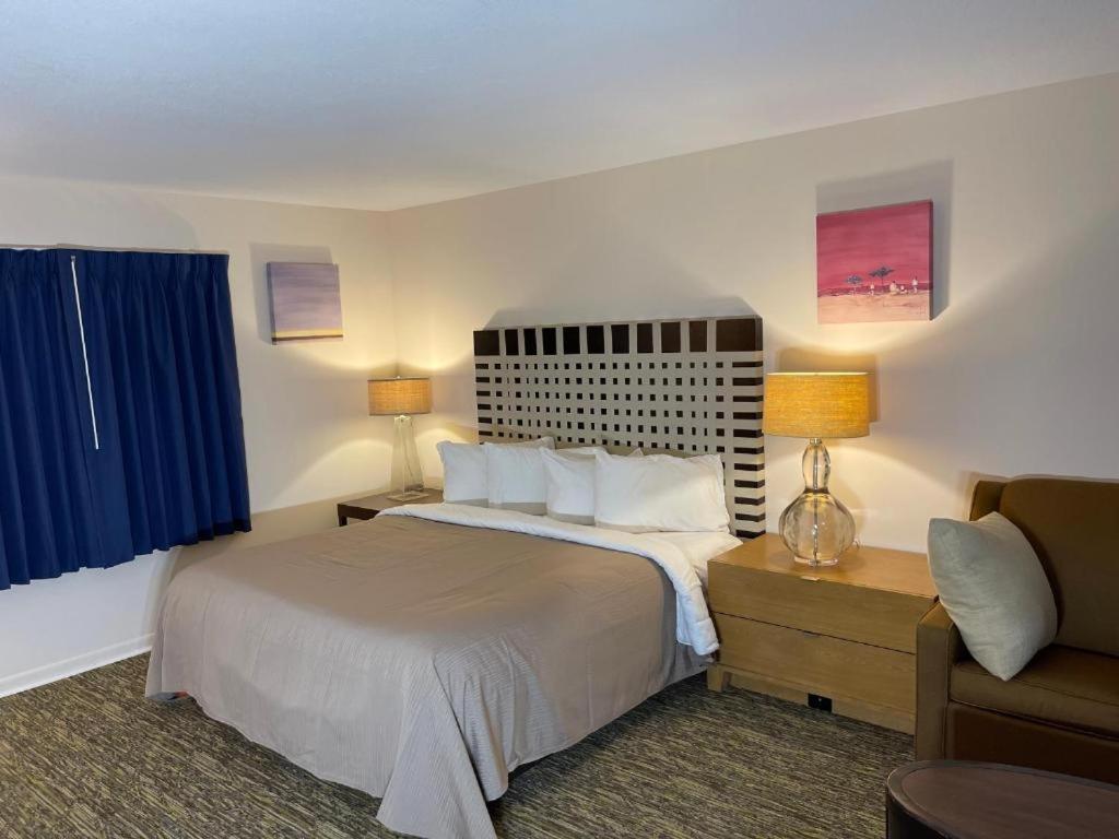 Camp Inn Lodge Au Sable Экстерьер фото