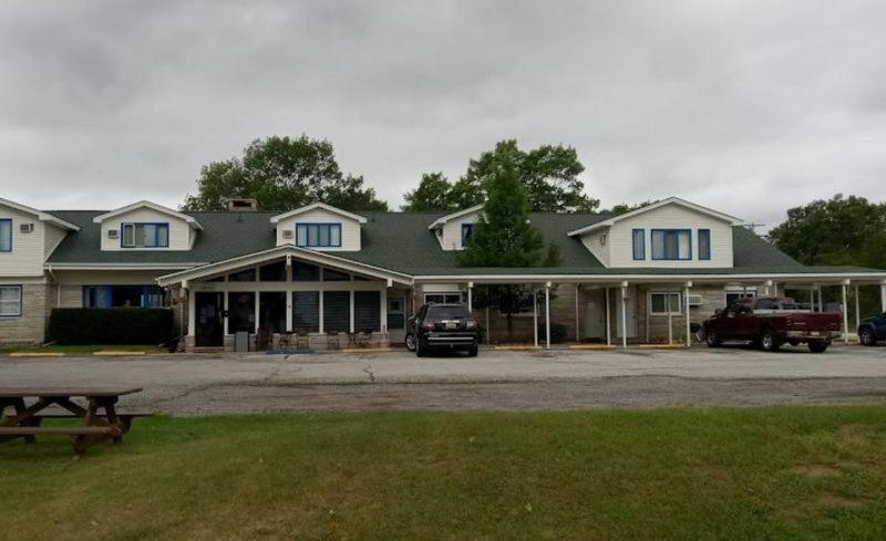 Camp Inn Lodge Au Sable Экстерьер фото